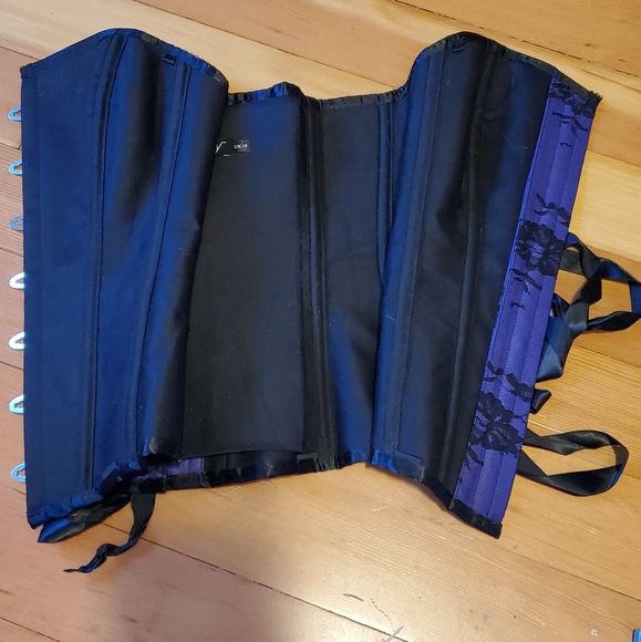 CorsetStory Overbust Purple Lace corset - Picture 4 of 6